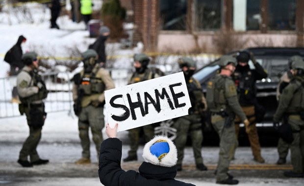 ​Dymisje prokuratorów po zastrzeleniu kobiety w Minneapolis