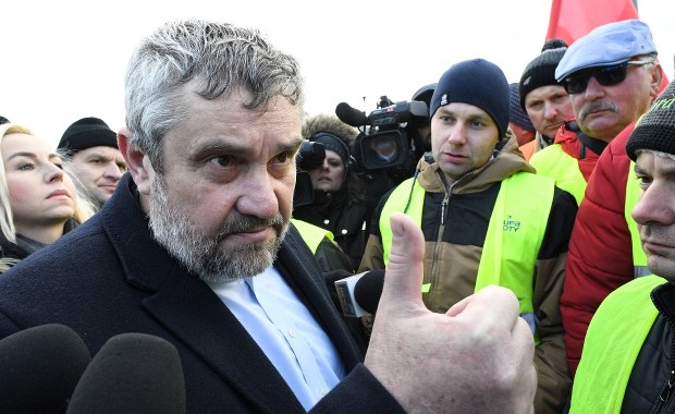 Dymisje za import zagrożonych ASF-em świń? Minister rolnictwa analizuje dokumenty  