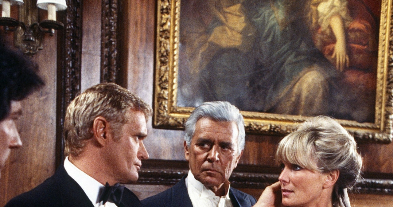 "Dynastia" na zdjęciu od lewej: Bo Hopkins,  John Forsythe, Linda Evans, (1987) /ABC/Courtesy Everett Collection/Everett Collection/East News /East News