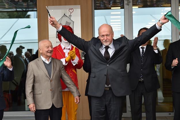 Dyrektor dr Maciej Kowalczyk (C) podczas uroczystości otwarcia hotelu /PAP