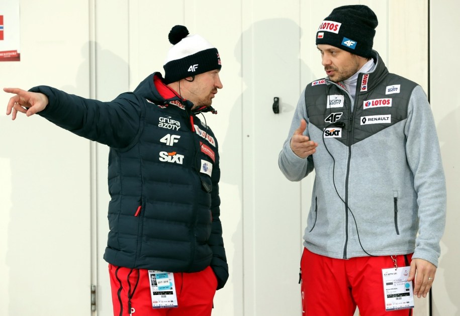 Dyrektor sportowy PZN Adam Małysz i i odpowiedzialny za sprzęt w kadrze Michał Doleżal / 	Grzegorz Momot    /PAP