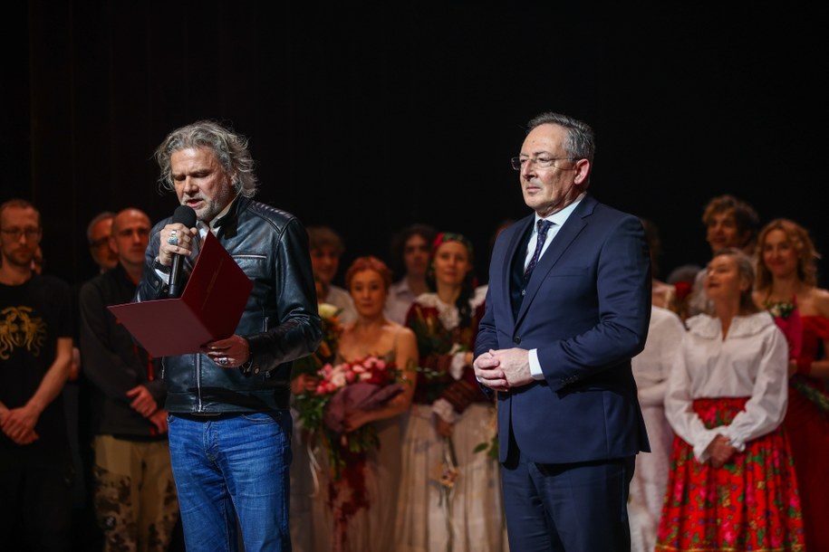 Dyrektor teatru Krzysztof Głuchowski (L) i minister kultury i Bartłomiej Sienkiewicz (P) /	Łukasz Gągulski /PAP