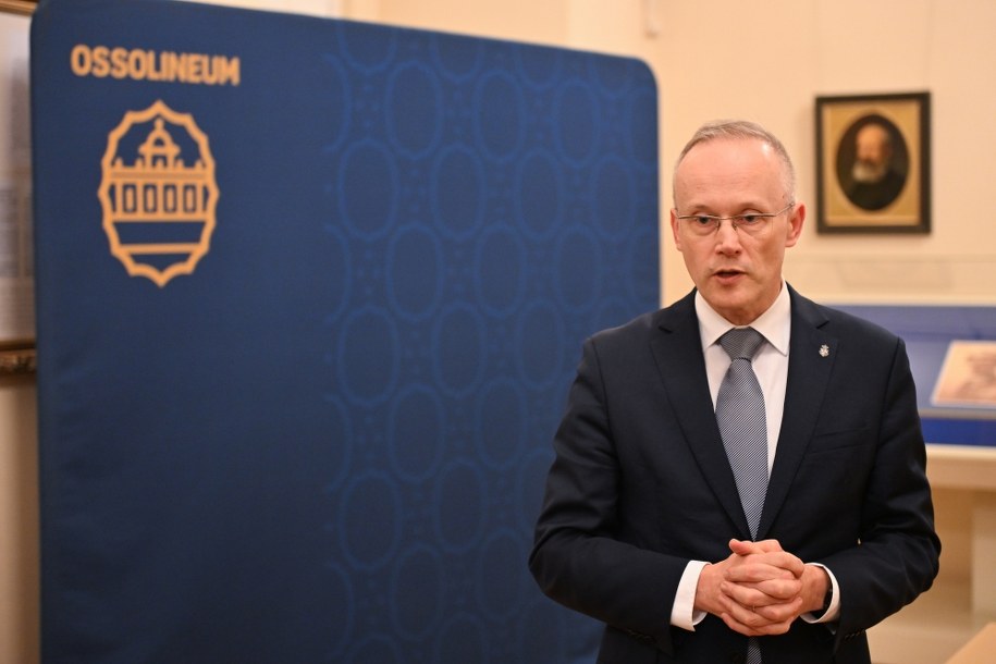 Dyrektor Zakładu Narodowego im. Ossolińskich Łukasz Kamiński podczas uroczystości przekazania części rodzinnego archiwum gen. Tadeusza Bora-Komorowskiego do zbiorów Biblioteki Ossolineum / 	Maciej Kulczyński    /PAP