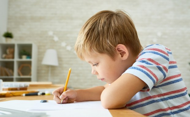 Dyrektorka podstawówki krytycznie o braku zadań domowych