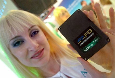 Dyski SSD mają się upowszechnić już w 2011 roku - zapewniają ich producenci /AFP