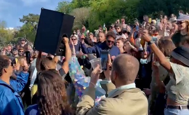 Dyskoteka na kilkaset osób w parku mimo pandemii