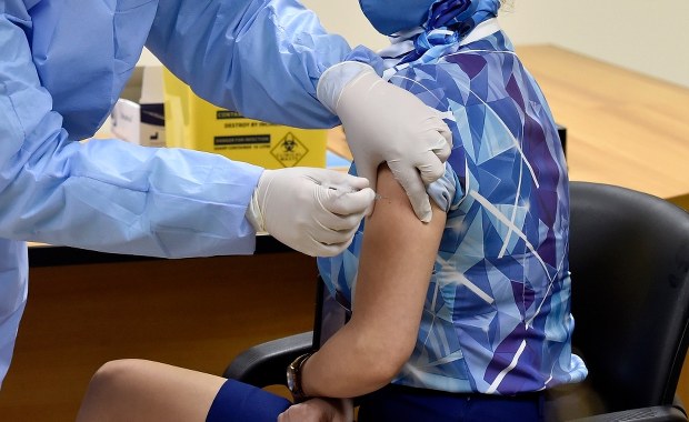 Dystrybutor rosyjskiej szczepionki: Europa potrzebuje Sputnika V. Merkel pomaga w dialogu