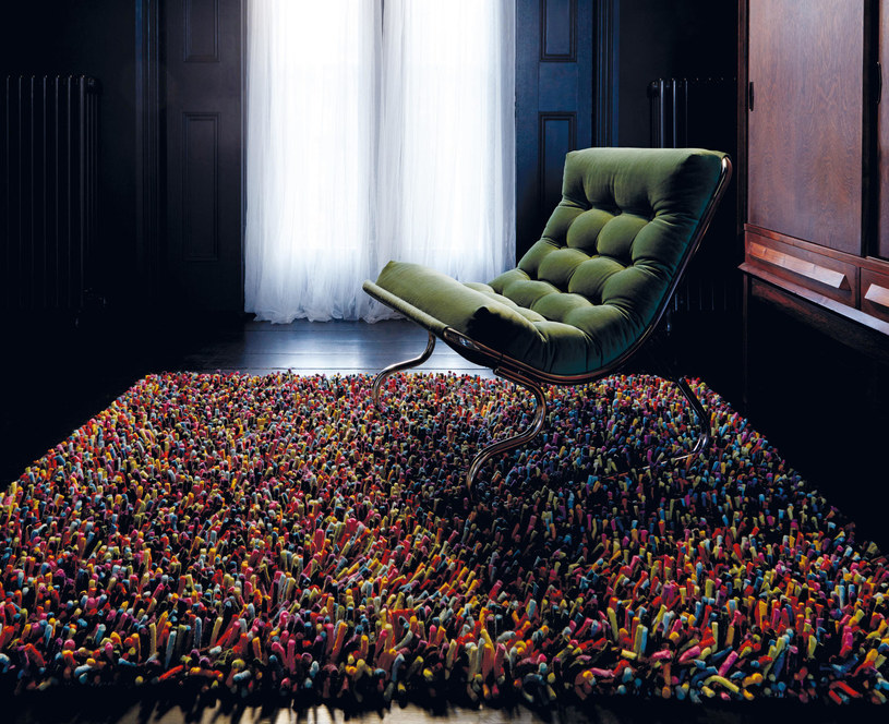 Dywany shaggy to często niebanalne tekstylia, które odmienią wnętrze Twojego domu /.