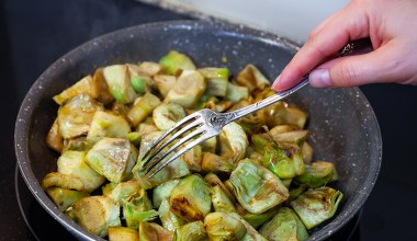 Działa jak okład na stłuszczoną wątrobę. Polacy wciąż jedzą za mało 