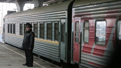 Działacze Greenpeace'u przewiezieni w zapieczętowanym wagonie 