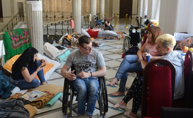 Działacze PiS i PO o proteście w Sejmie. "Opinia posła Pięty jest nie na miejscu"