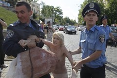 Działaczki Femenu protestują przeciwko Euro 2012