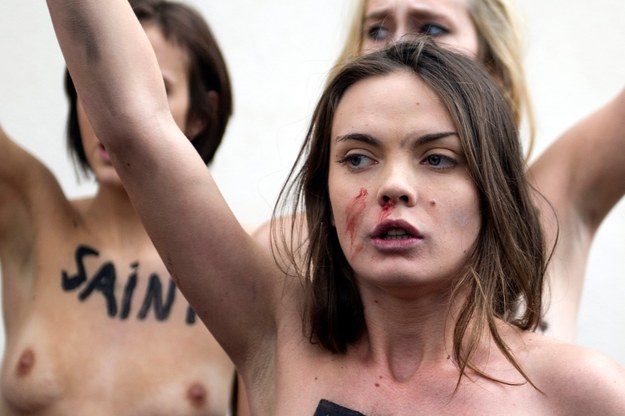 Działaczki organizacji Femen / 	ETIENNE LAURENT    /PAP/EPA