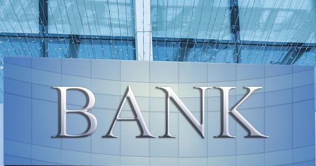 Działające w Polsce banki zarabiają miliardy /&copy;123RF/PICSEL