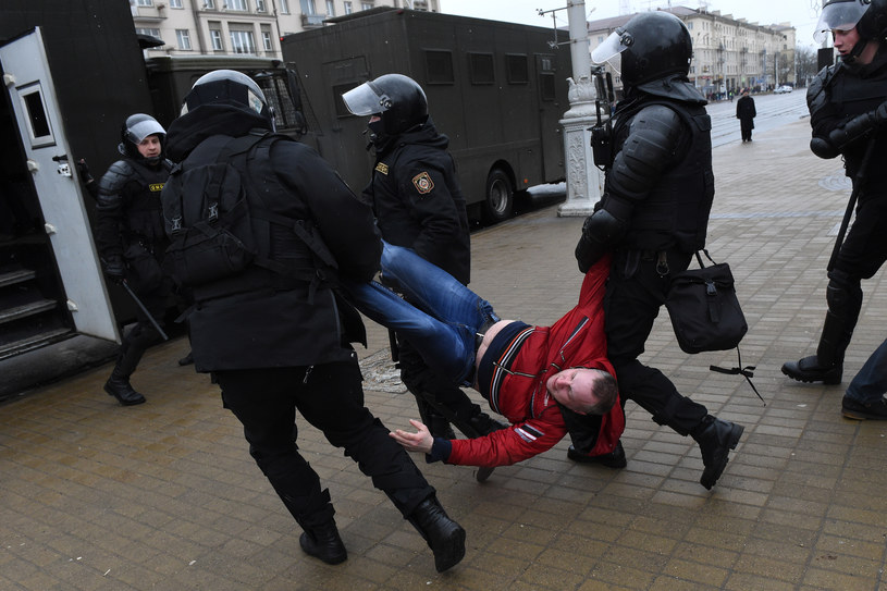 Działania białoruskich władz "bezwzględne i niewłaściwe" /VASILY MAXIMOV /AFP