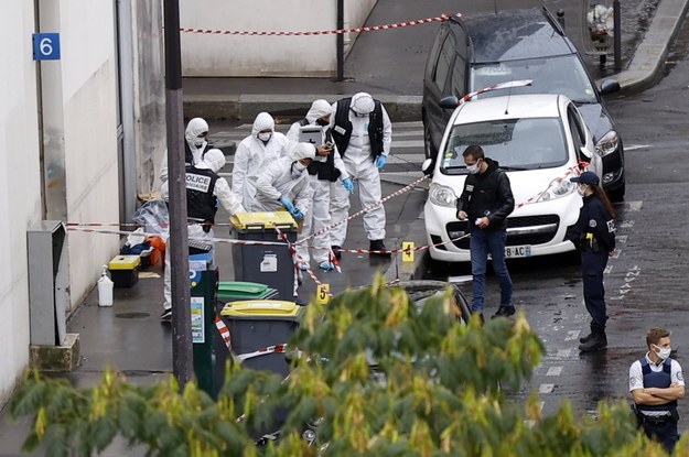 Działania służb po ataku na "Charlie Hebdo" /IAN LANGSDON /PAP/EPA