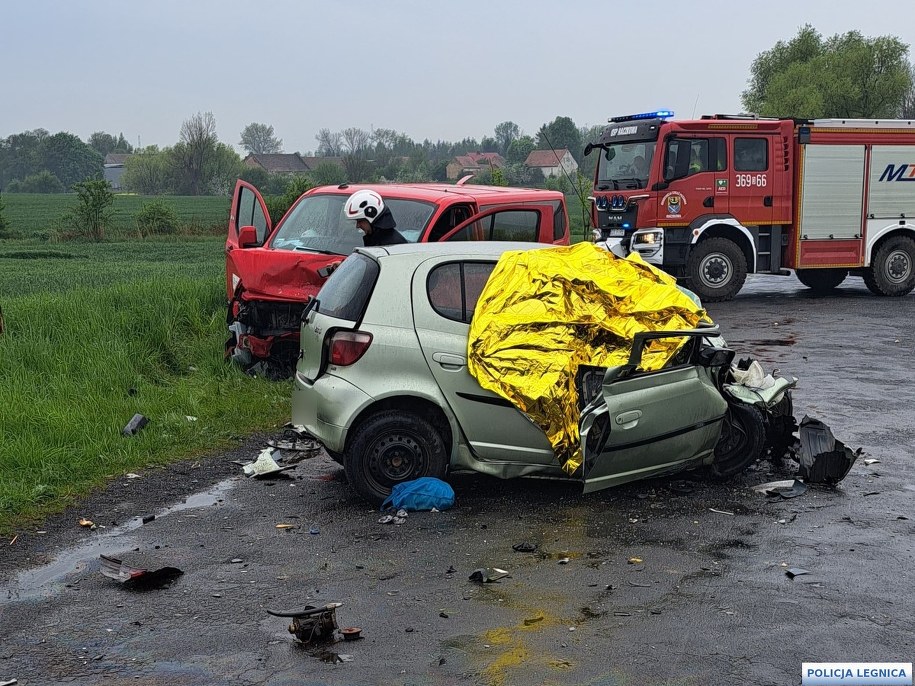 Dzieci, które jechały busem, trafiły do szpitala na badania /policja Legnica /Policja