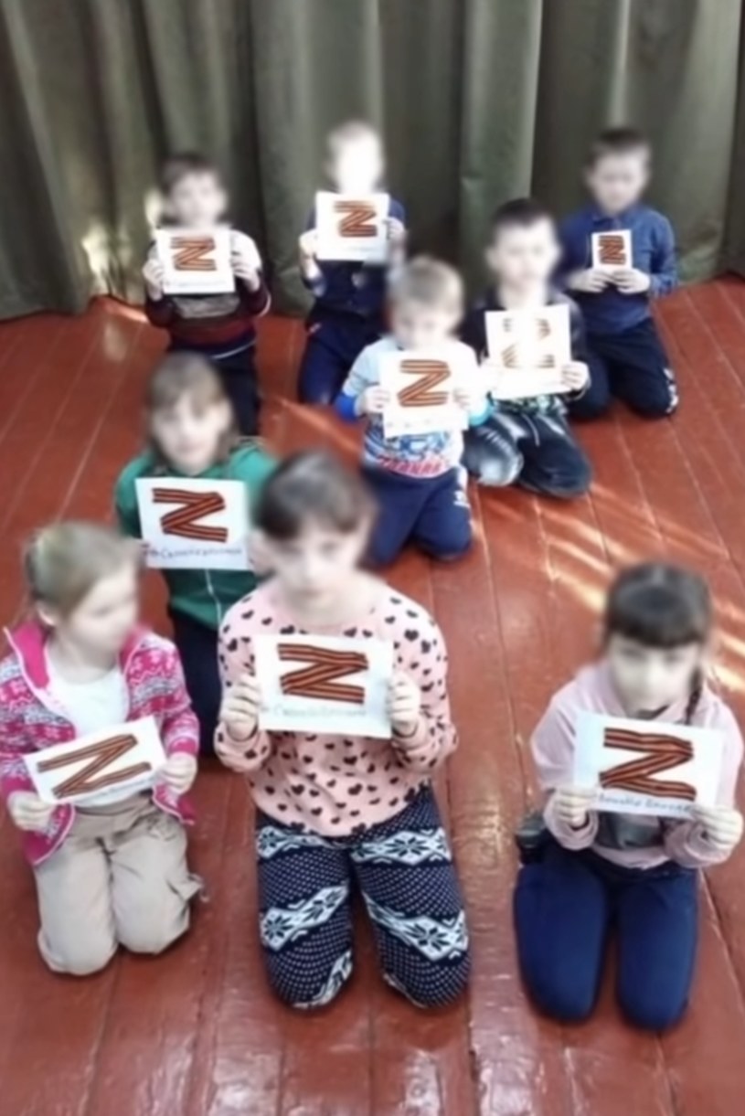Dzieci mają wierzyć, że znak "Z" oznacza bezpieczeństwo gwarantowane przez rosyjską armię /YouTube
