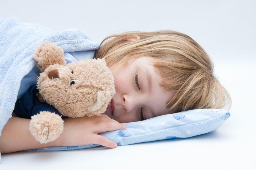 Dzieci muszą się wysypiać /123RF/PICSEL