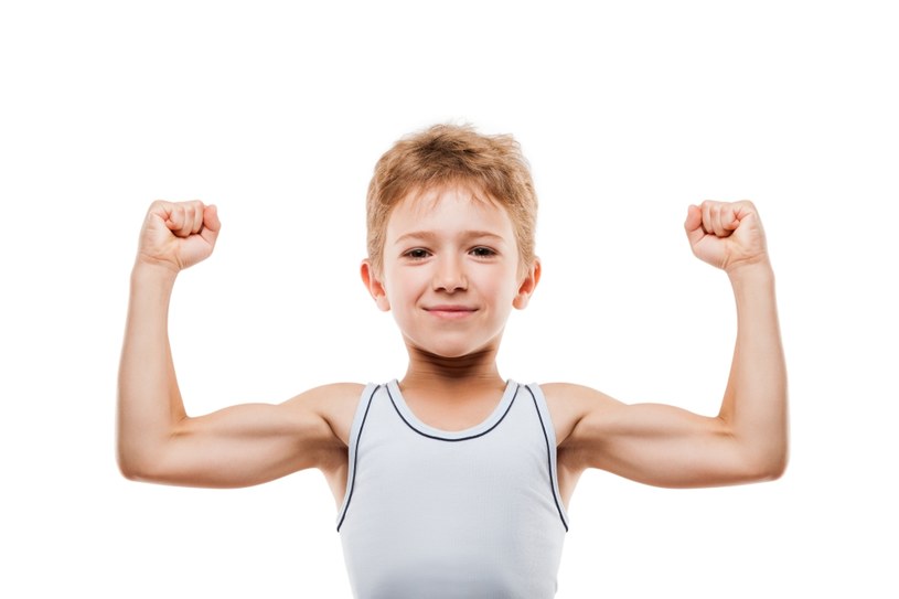 Dzieci o prawidłowej masie ciała, które regularnie uprawiają sport, wypadają najlepiej w testach poznawczych, szczególnie pod względem umiejętności planowania i koncentracji. /123RF/PICSEL