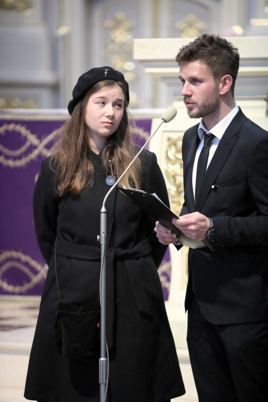 Dzieci Pawła Królikowskiego: Julia Królikowska i Antoni Królikowski / 	Leszek Szymański    /PAP