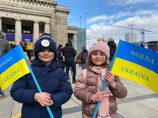 Dzieci podczas manifestacji przeciwko wojnie /Magdalena Grajnert /RMF24