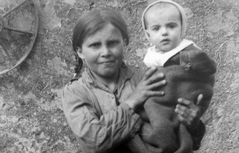 Dzieci polskich zesłańców. Kazachska ZSRS lata 40. XX w. Zbiory Archiwum Centrum. /Centrum Dokumentacji Zsyłek, Wypędzeń i Przesiedleń UP /