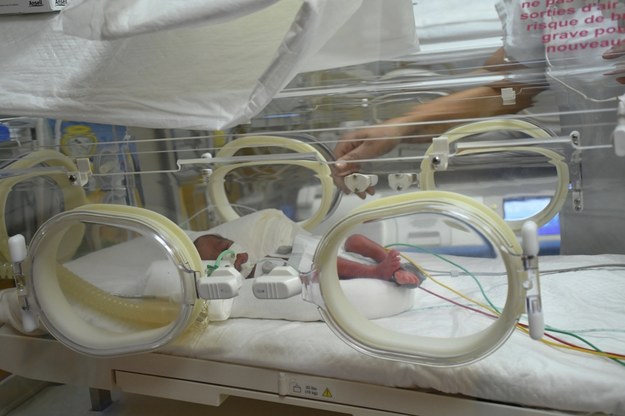 Dzieci przyszły na świat w szpitalu w Maroku /Jalal Morchidi /PAP/EPA