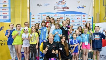 Dzieci rywalizują pod okiem Otylii Jędrzejczak. "Mam nadzieję, że uda się wyszkolić mistrzów"