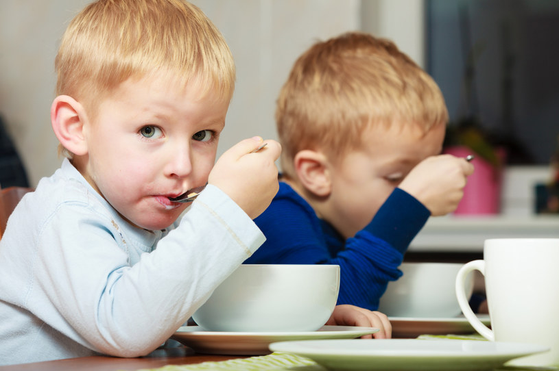 Dzieci stosujące dietę wegańską mają słabsze kości niż ich rówieśnicy /Picsel /123RF/PICSEL