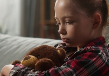 Dzieci ukrywają ból przed rodzicami. Wyniki badania zaskakują