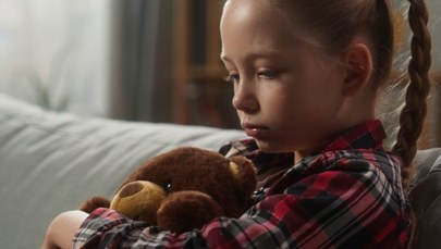 Dzieci ukrywają ból przed rodzicami. Wyniki badania zaskakują