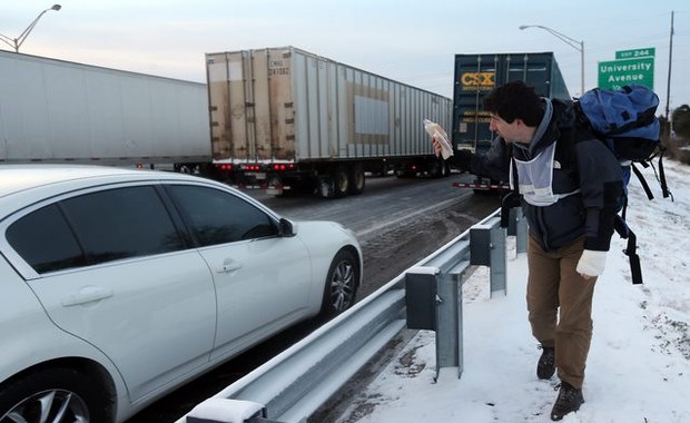 Dzieci utknęły w szkołach, a auta na ulicach