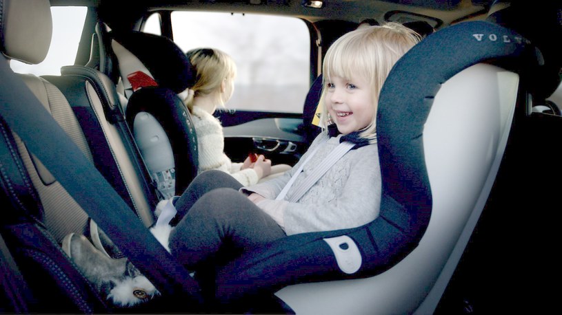 Dzieci w samochodzie nie powinny zostawać same /Informacja prasowa