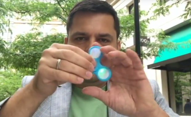 Dzieci w USA oszalały na punkcie nowej zabawki. Szkoły wprowadzają zakazy