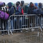 Dzieci z obozowiska z Calais dotarły do Londynu. Trwa likwidacja "nowej dżungli"
