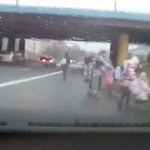 Dzieci z opiekunkami na drodze szybkiego ruchu. Sprawą zajęła się policja