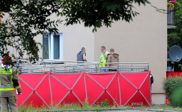 Dzieci zginęły po upadku z dziewiątego piętra. Prokuratura oskarża matkę