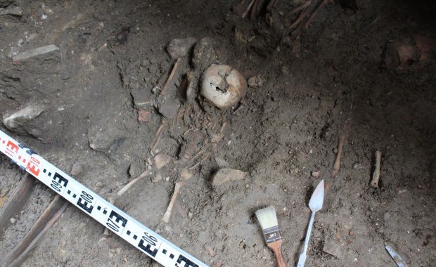 Dziecięce groby odkryte pod kościołem św. Wojciecha w Bytomiu