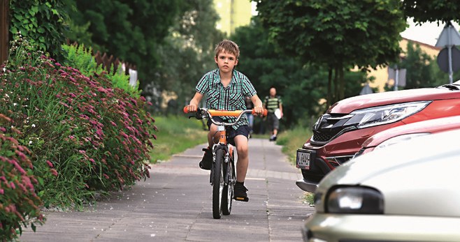 dziecko na rowerze /Motor
