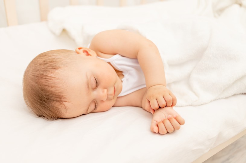 Dziecko nie może zasnąć? Oto prosty i szybki sposób /123RF/PICSEL
