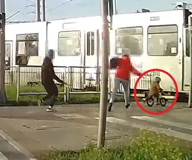 Dziecko prawie wjechało na rowerku pod tramwaj