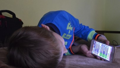 Dziecko, śpijże, ćwiczże i oderwijże się od ekranu... Zmądrzejesz...