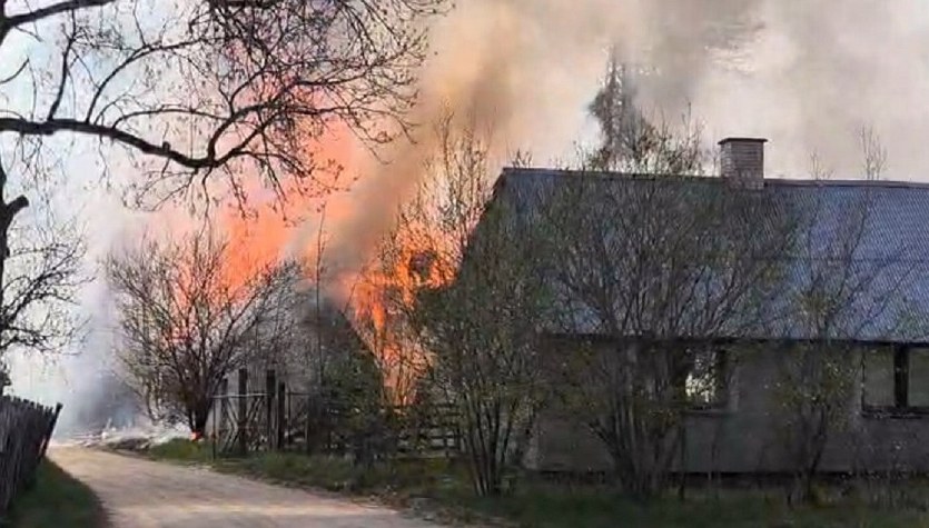 Dziecko w płonącym domu. Urlopowicz rzucił się na ratunek