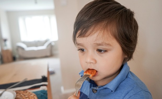 Dziecko wydzielało woń ryby. Czy zapach zdradza stan zdrowia?