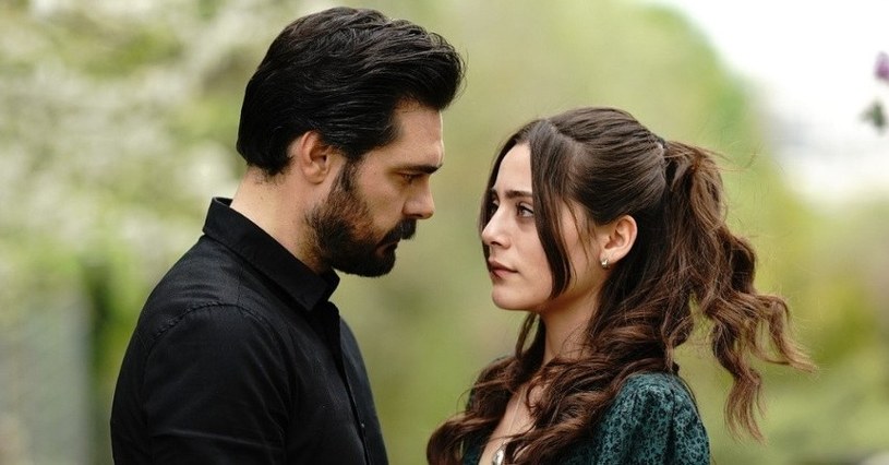 Dziedzictwo: Ferit bohatersko broni Ayse