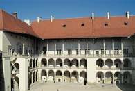 Dziedziniec zamku na Wawelu /Encyklopedia Internautica