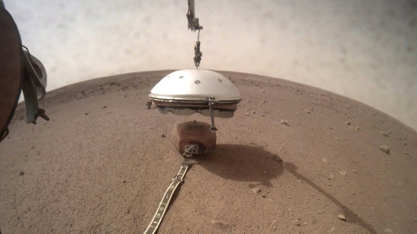 Dzieje się na Marsie. Sonda InSight rozpoczęła na powierzchni nowy eksperyment /Geekweek