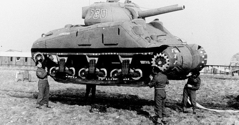 Dzięki "Brutusowi" do Hitlera docierały informacje o zgrupowaniu wojsk, którym w rzeczywistości były... dmuchane czołgi /materiały prasowe
