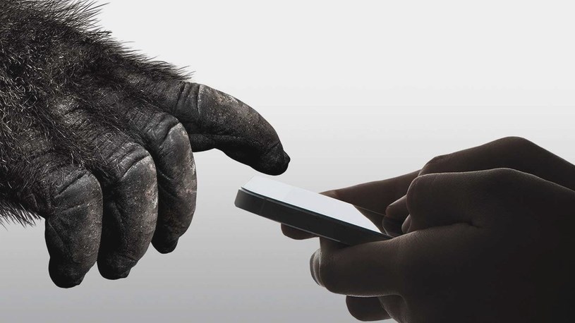 Dzięki Gorilla Glass 6 smartfony wytrzmywać mają nawet 15 upadków /Geekweek